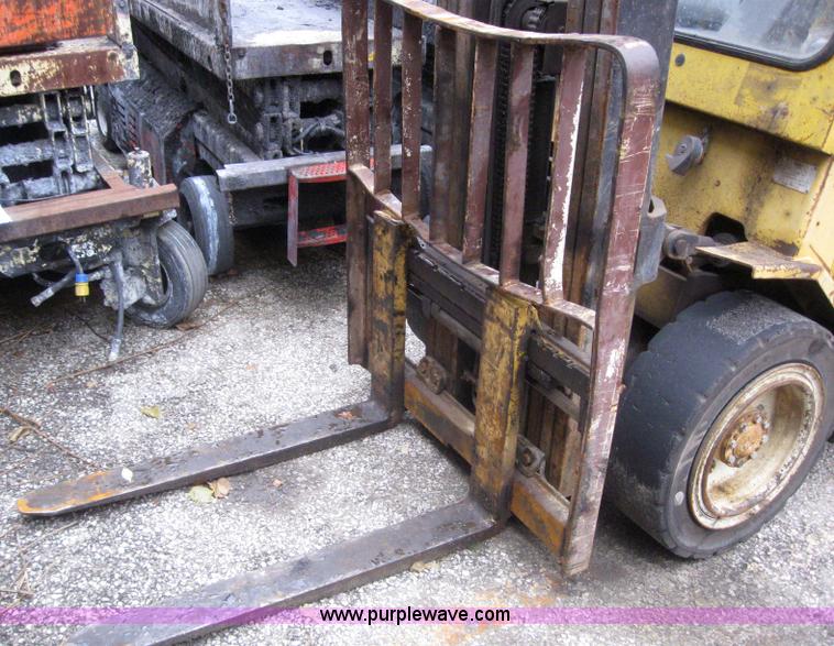 image for item 3063 2003 Yale GDP060TGEUAE087 forklift