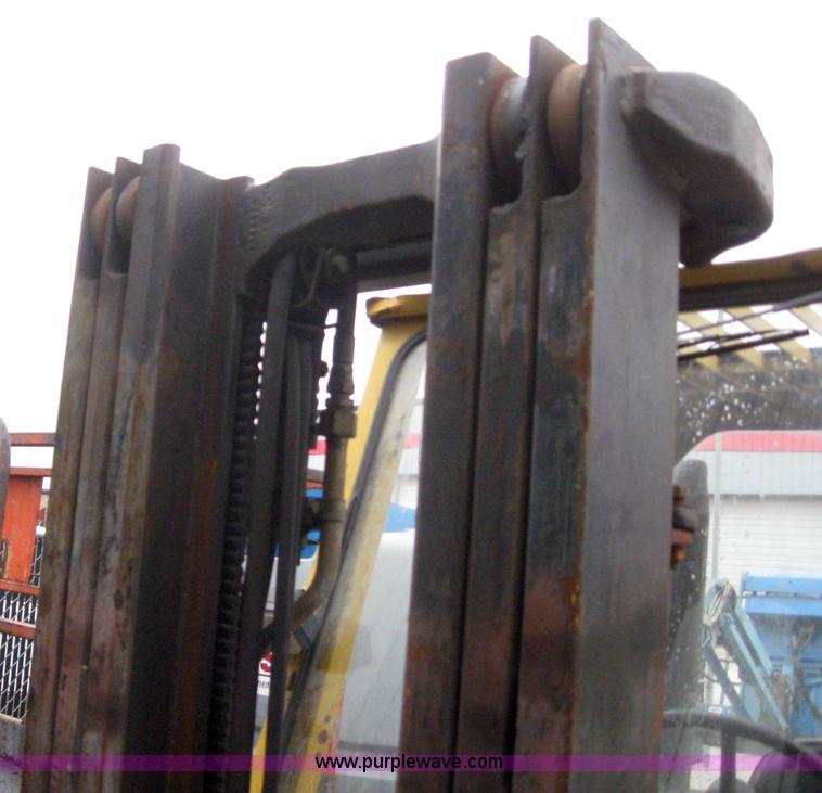 image for item 3063 2003 Yale GDP060TGEUAE087 forklift