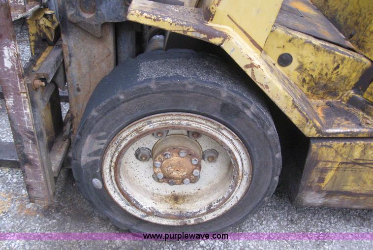 image for item 3063 2003 Yale GDP060TGEUAE087 forklift