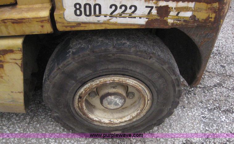 image for item 3063 2003 Yale GDP060TGEUAE087 forklift