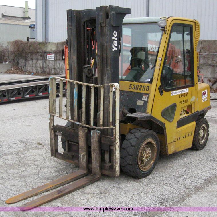 image for item 3064 2004 Yale GDP080LJNPBE089 forklift