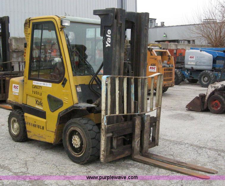 image for item 3064 2004 Yale GDP080LJNPBE089 forklift