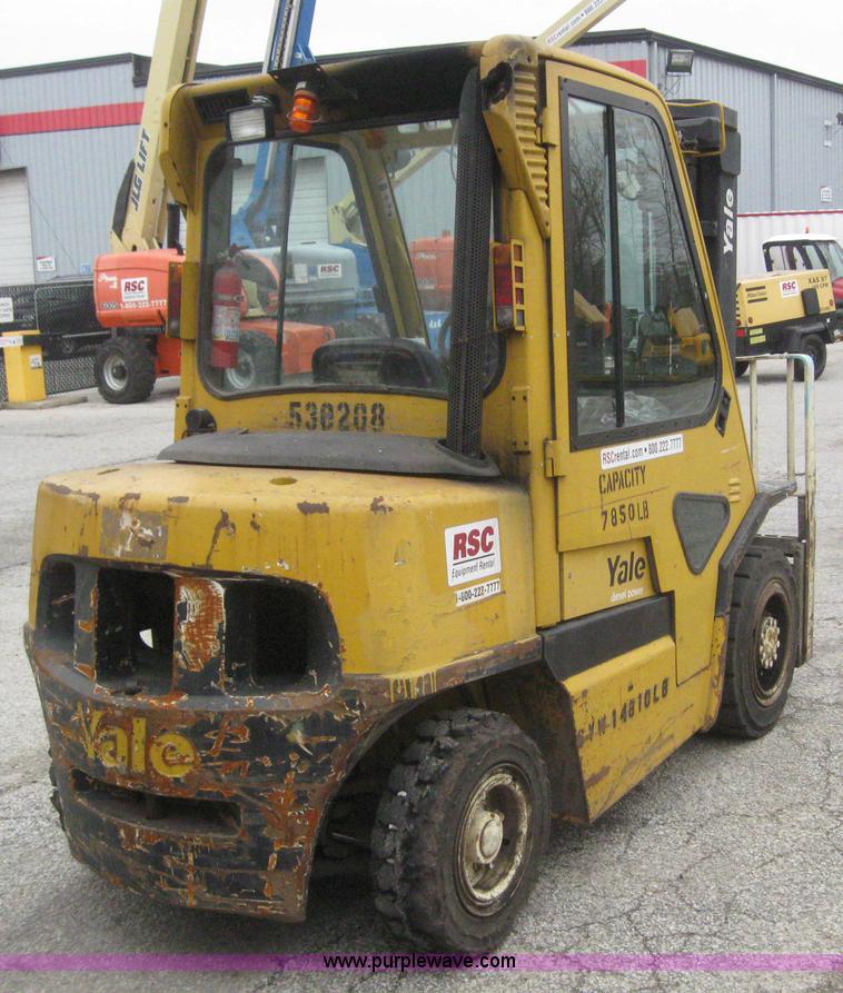 image for item 3064 2004 Yale GDP080LJNPBE089 forklift