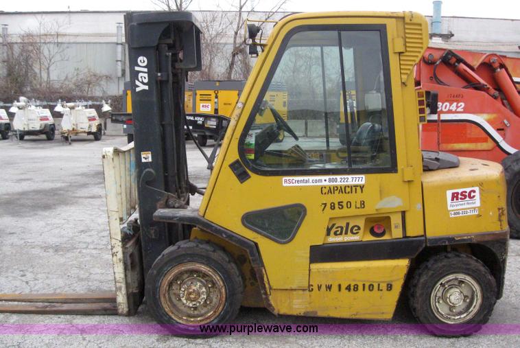 image for item 3064 2004 Yale GDP080LJNPBE089 forklift