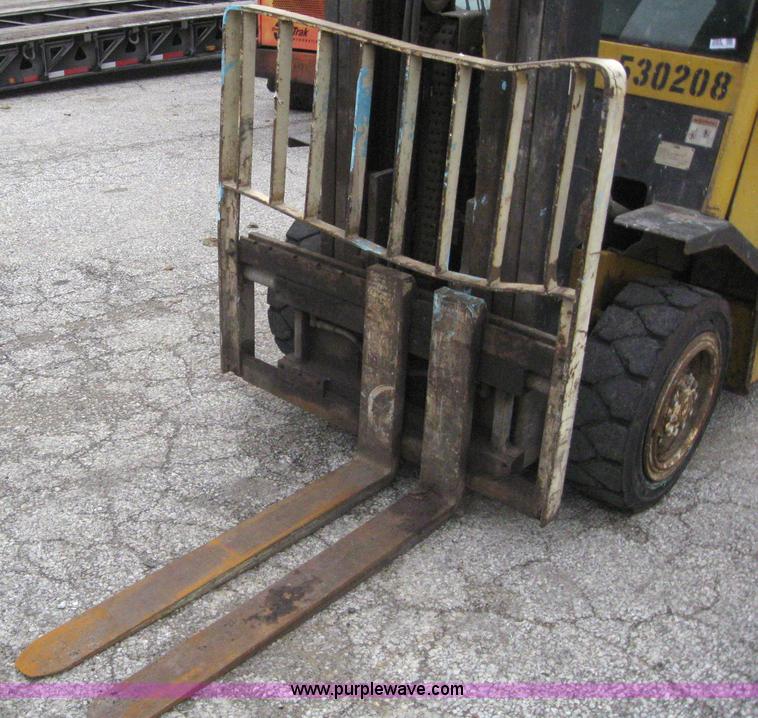 image for item 3064 2004 Yale GDP080LJNPBE089 forklift