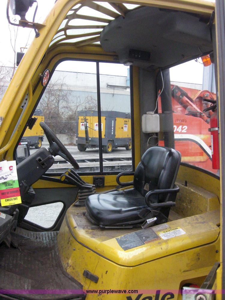 image for item 3064 2004 Yale GDP080LJNPBE089 forklift