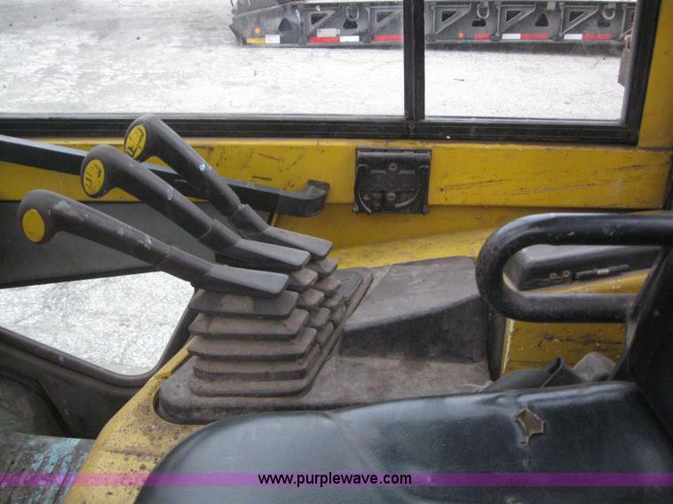 image for item 3064 2004 Yale GDP080LJNPBE089 forklift