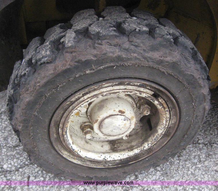 image for item 3064 2004 Yale GDP080LJNPBE089 forklift