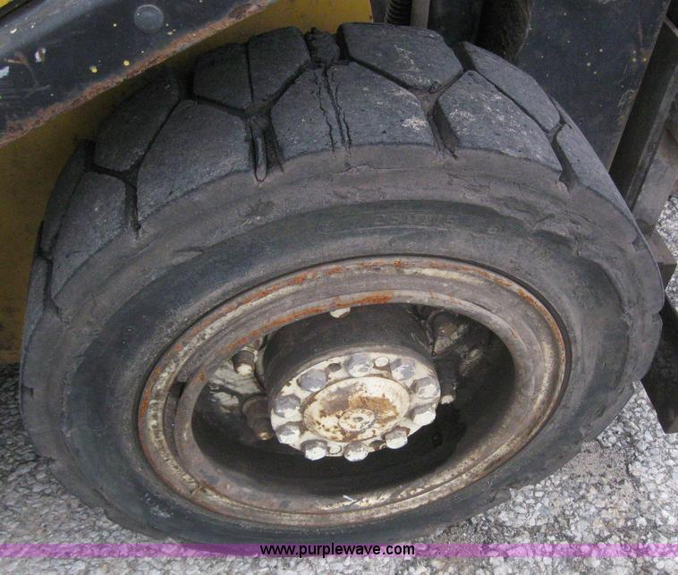 image for item 3064 2004 Yale GDP080LJNPBE089 forklift