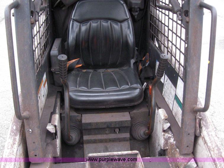 image for item 3066 2005 Bobcat 463 skid steer