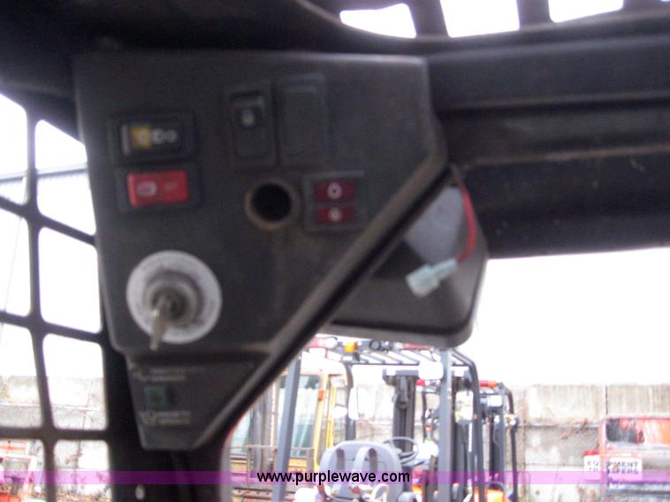 image for item 3066 2005 Bobcat 463 skid steer