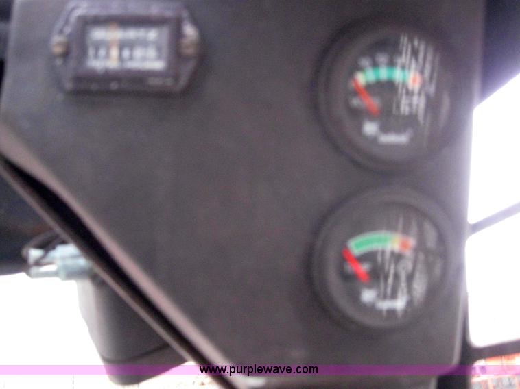 image for item 3066 2005 Bobcat 463 skid steer