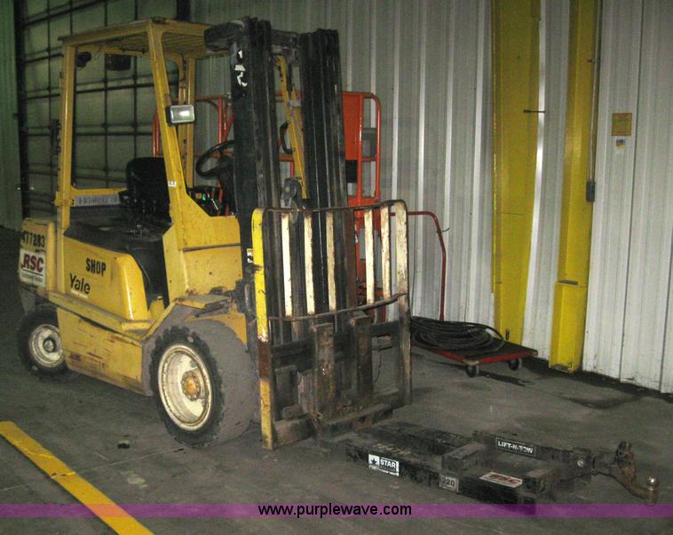 image for item 3067 2003 Yale GDP060TGEUAE087 forklift