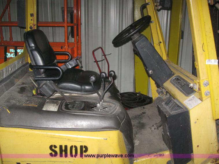 image for item 3067 2003 Yale GDP060TGEUAE087 forklift