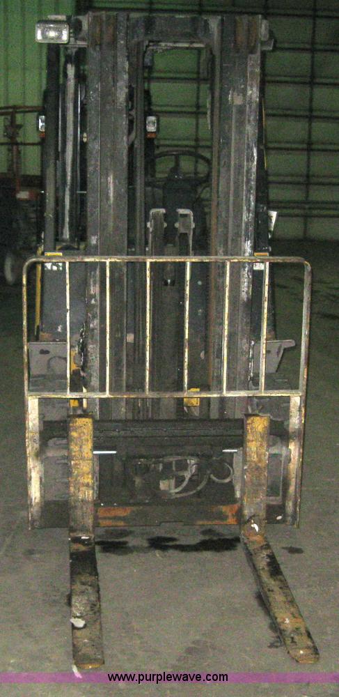 image for item 3068 2003 Yale GDP050RGEUAE089 forklift