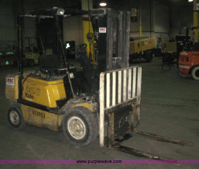 image for item 3068 2003 Yale GDP050RGEUAE089 forklift