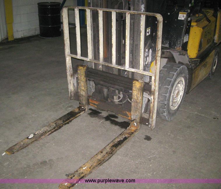 image for item 3068 2003 Yale GDP050RGEUAE089 forklift