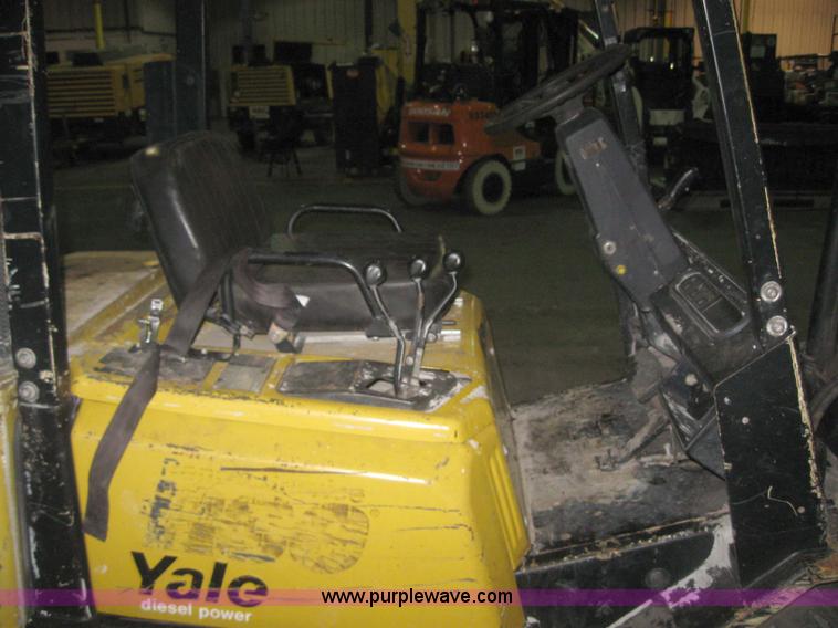 image for item 3068 2003 Yale GDP050RGEUAE089 forklift