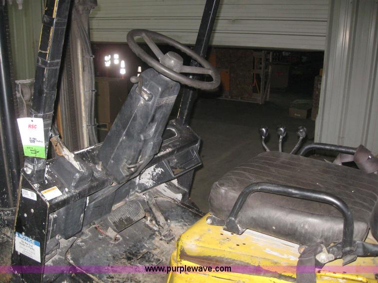 image for item 3068 2003 Yale GDP050RGEUAE089 forklift