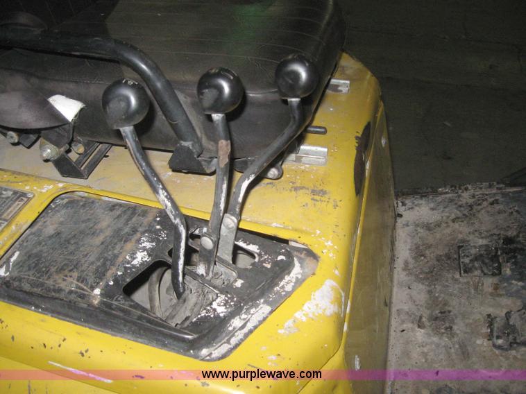image for item 3068 2003 Yale GDP050RGEUAE089 forklift