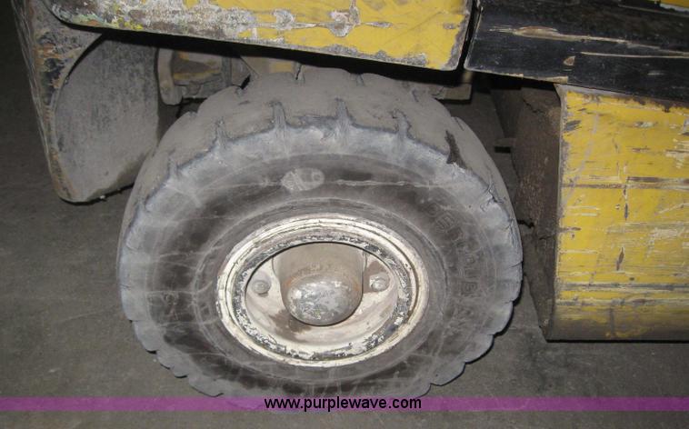 image for item 3068 2003 Yale GDP050RGEUAE089 forklift