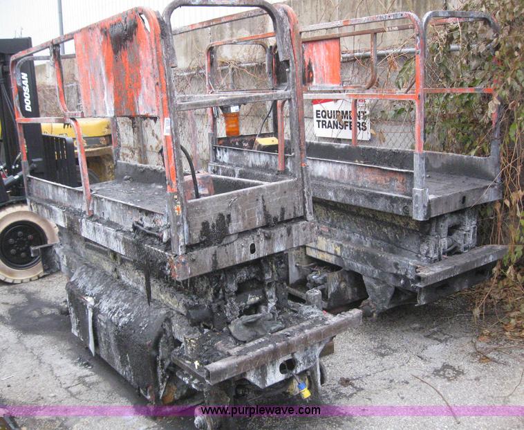 image for item 3069 (5) JLG CM2033 scissor lifts