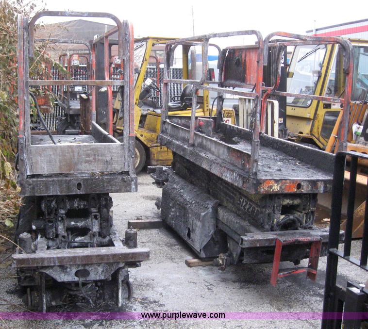 image for item 3069 (5) JLG CM2033 scissor lifts