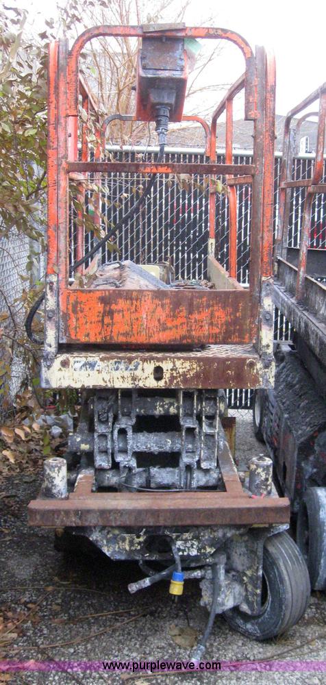 image for item 3069 (5) JLG CM2033 scissor lifts