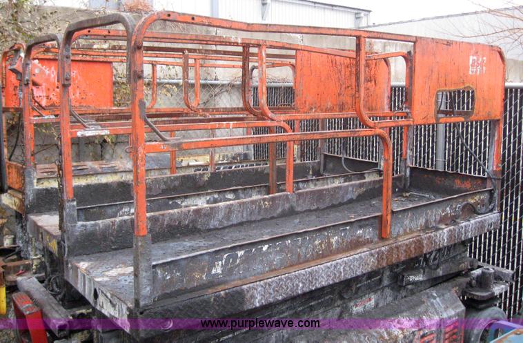 image for item 3069 (5) JLG CM2033 scissor lifts
