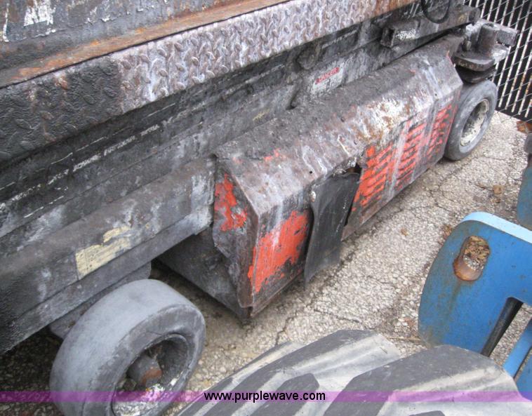 image for item 3069 (5) JLG CM2033 scissor lifts