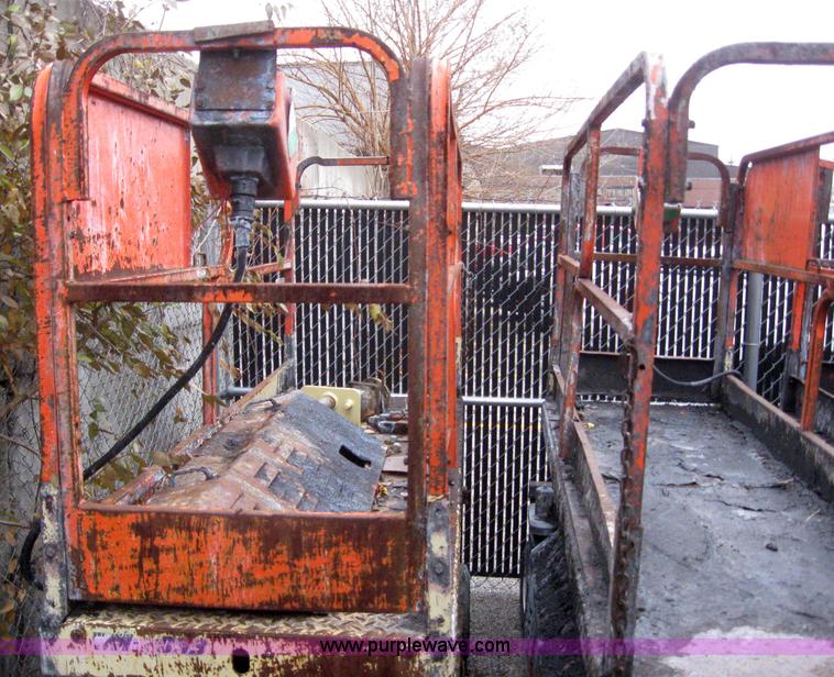 image for item 3069 (5) JLG CM2033 scissor lifts