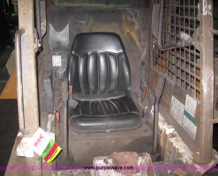 image for item 3070 2004 Bobcat 553 skid steer