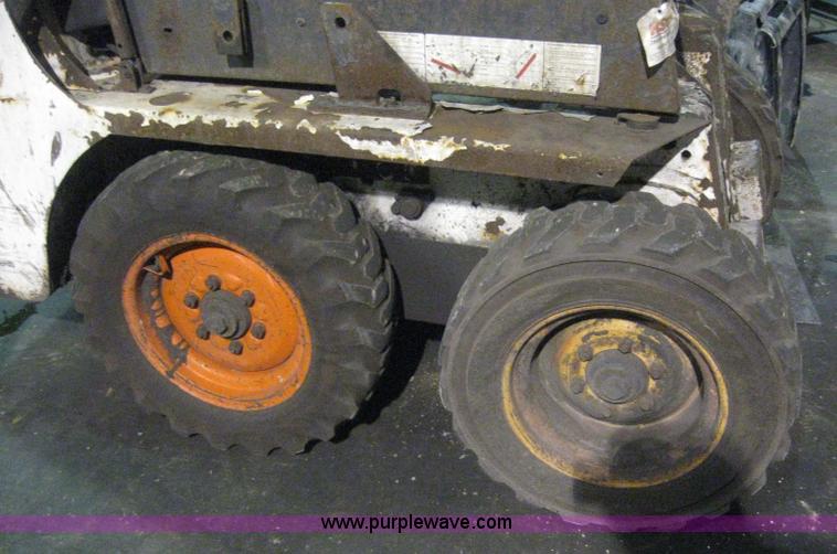 image for item 3070 2004 Bobcat 553 skid steer