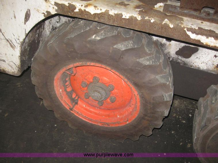 image for item 3070 2004 Bobcat 553 skid steer