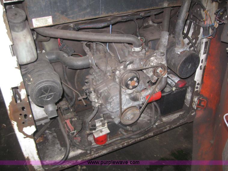 image for item 3070 2004 Bobcat 553 skid steer