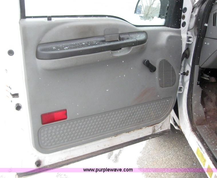 image for item 3072 2005 Ford F350 Super Duty service truck