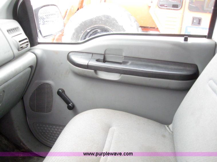 image for item 3072 2005 Ford F350 Super Duty service truck