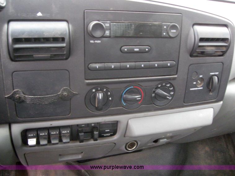 image for item 3072 2005 Ford F350 Super Duty service truck