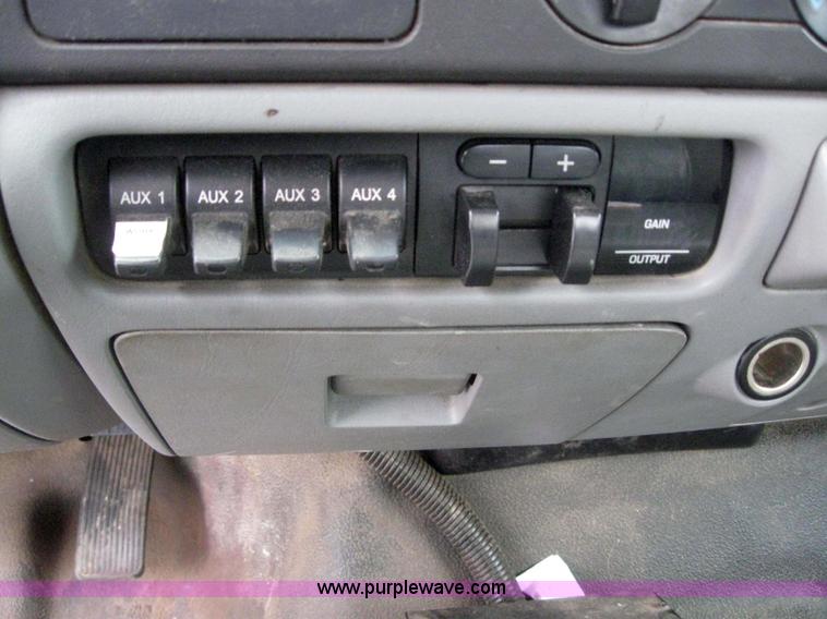 image for item 3072 2005 Ford F350 Super Duty service truck