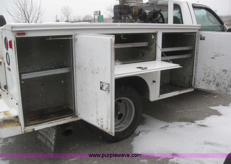 image for item 3072 2005 Ford F350 Super Duty service truck