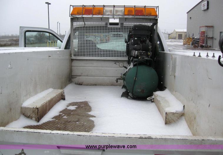 image for item 3072 2005 Ford F350 Super Duty service truck