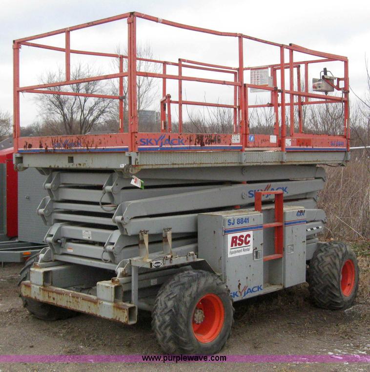 image for item 3073 2005 Skyjack SJ8841 scissor lift