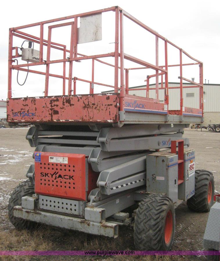 image for item 3073 2005 Skyjack SJ8841 scissor lift
