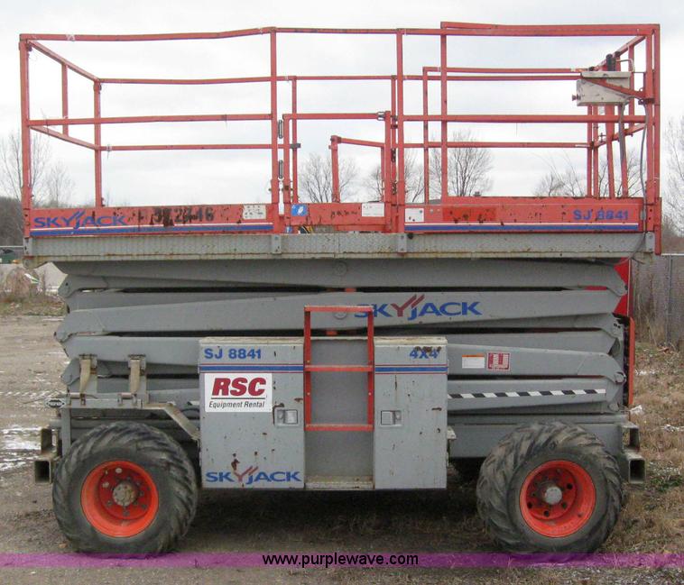 image for item 3073 2005 Skyjack SJ8841 scissor lift