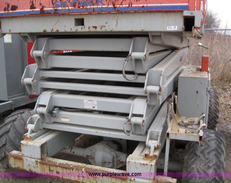 image for item 3073 2005 Skyjack SJ8841 scissor lift