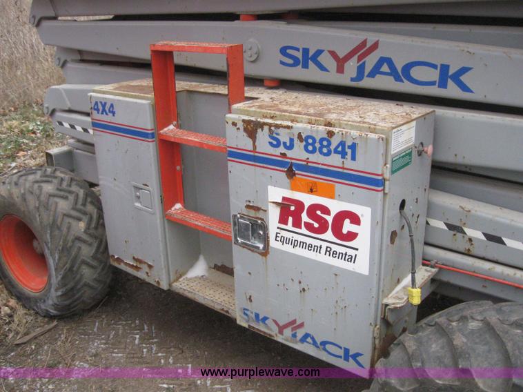 image for item 3073 2005 Skyjack SJ8841 scissor lift