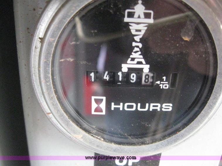 image for item 3073 2005 Skyjack SJ8841 scissor lift