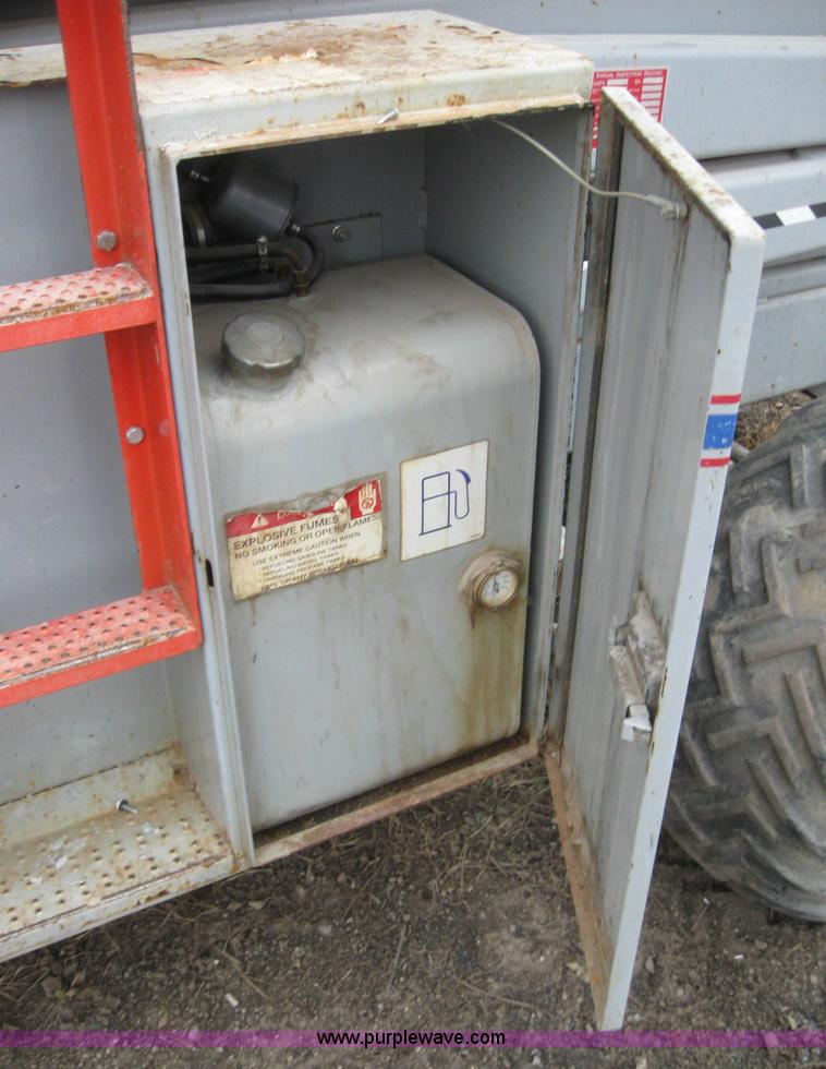 image for item 3073 2005 Skyjack SJ8841 scissor lift