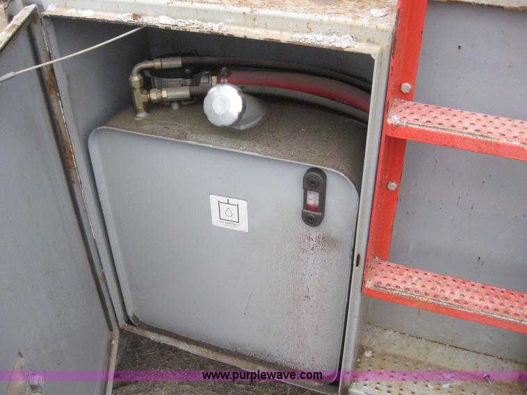 image for item 3073 2005 Skyjack SJ8841 scissor lift