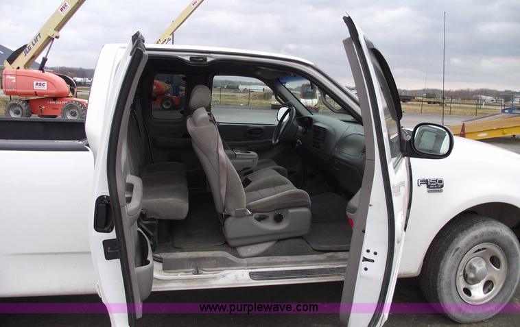 image for item 5421 2001 Ford F150 four door extended cab pickup truck